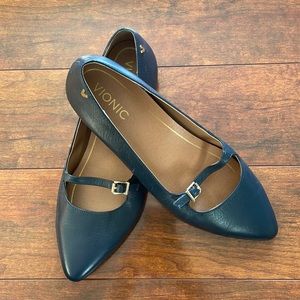 Navy Blue Leather Vionic Pointed toe flats. Size 8.5.